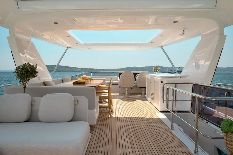 Atlantis Yacht Photos Pics 