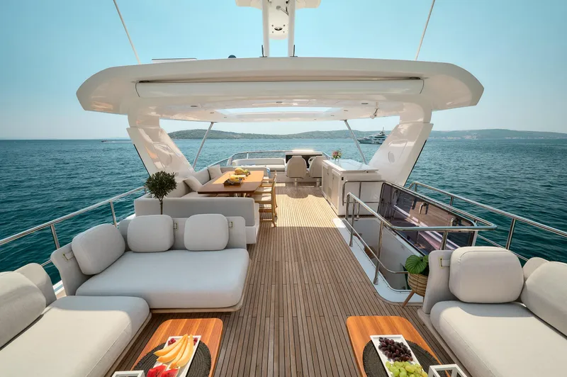 Atlantis Yacht Photos Pics 