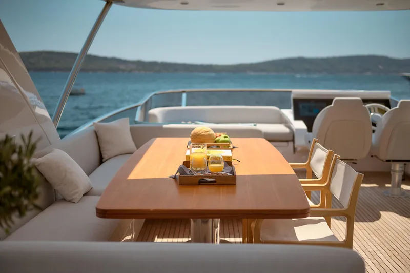 Atlantis Yacht Photos Pics 