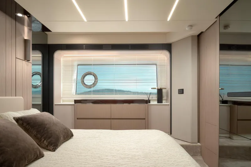 Atlantis Yacht Photos Pics 