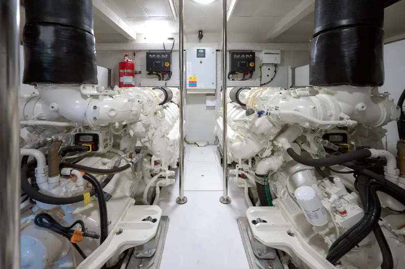 Atlantis Yacht Photos Pics 