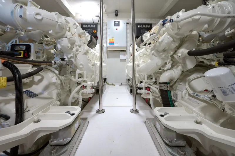 Atlantis Yacht Photos Pics 