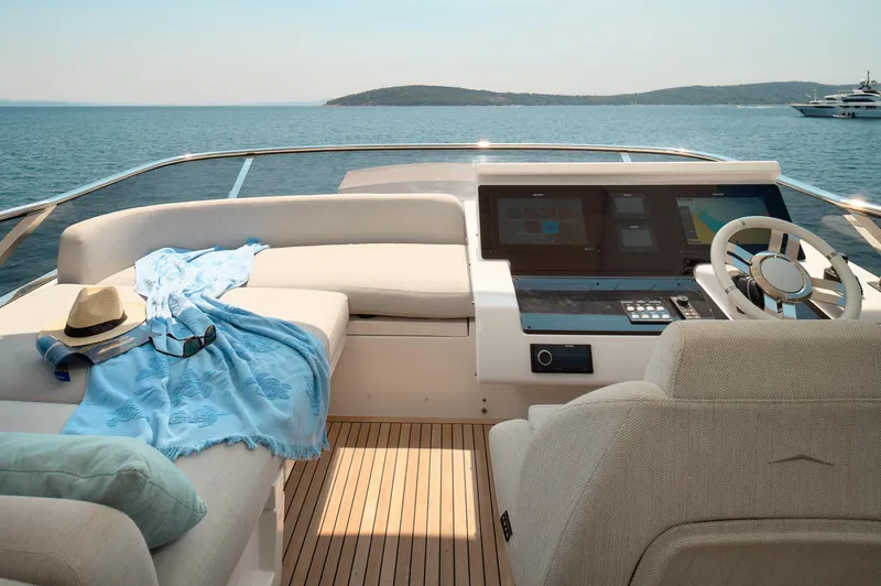 Atlantis Yacht Photos Pics 