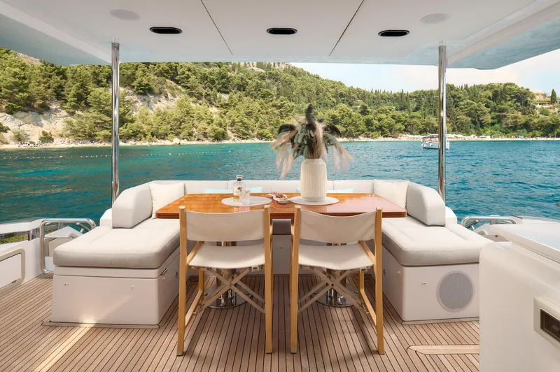 Atlantis Yacht Photos Pics 