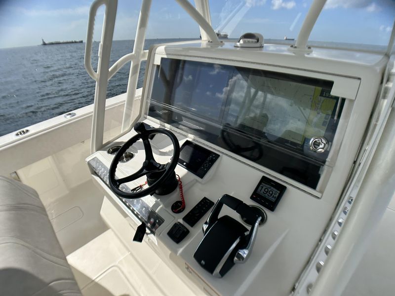 2022 SeaVee 390z Center Console