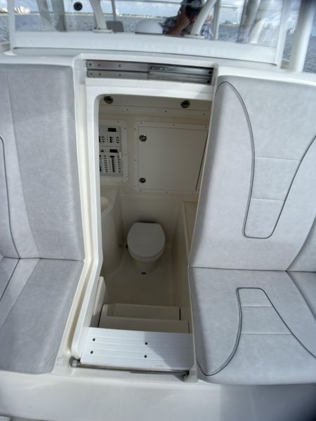 2022 SeaVee 390z Center Console