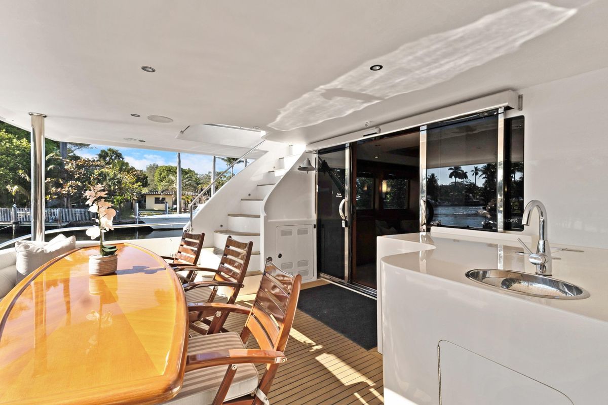 2011 Ocean Alexander 76 