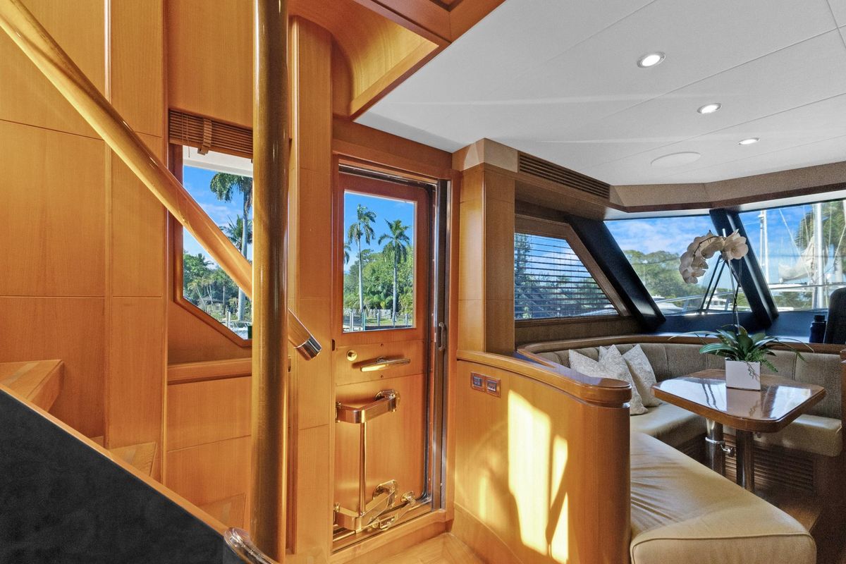 2011 Ocean Alexander 76 