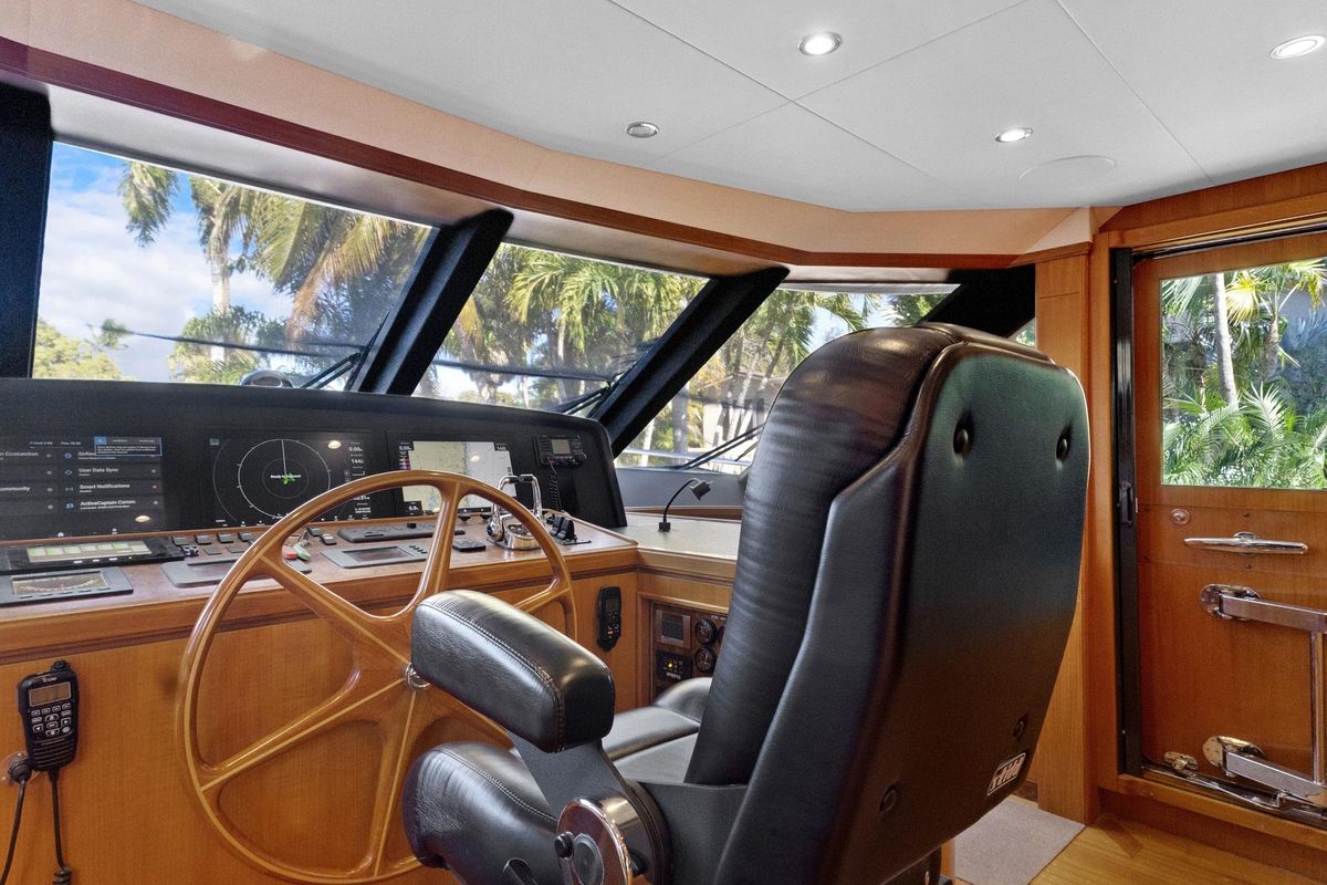 2011 Ocean Alexander 76 