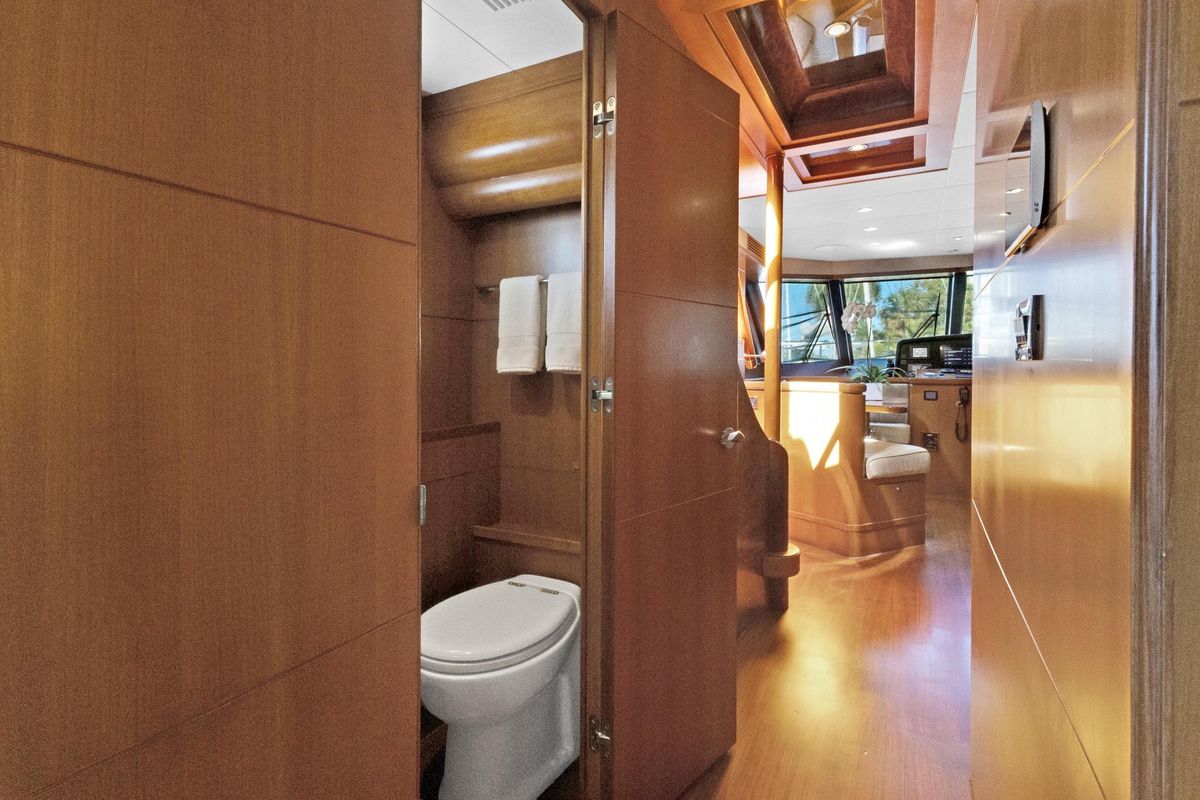 2011 Ocean Alexander 76 