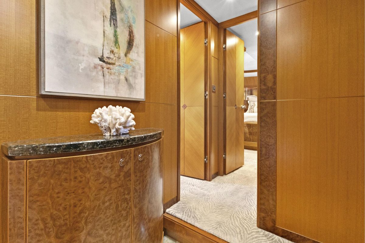 2011 Ocean Alexander 76 