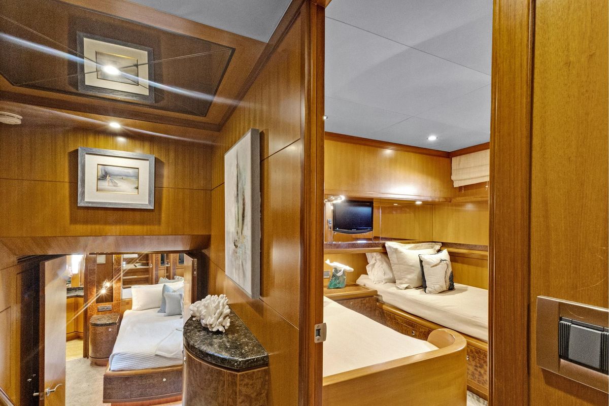 2011 Ocean Alexander 76 