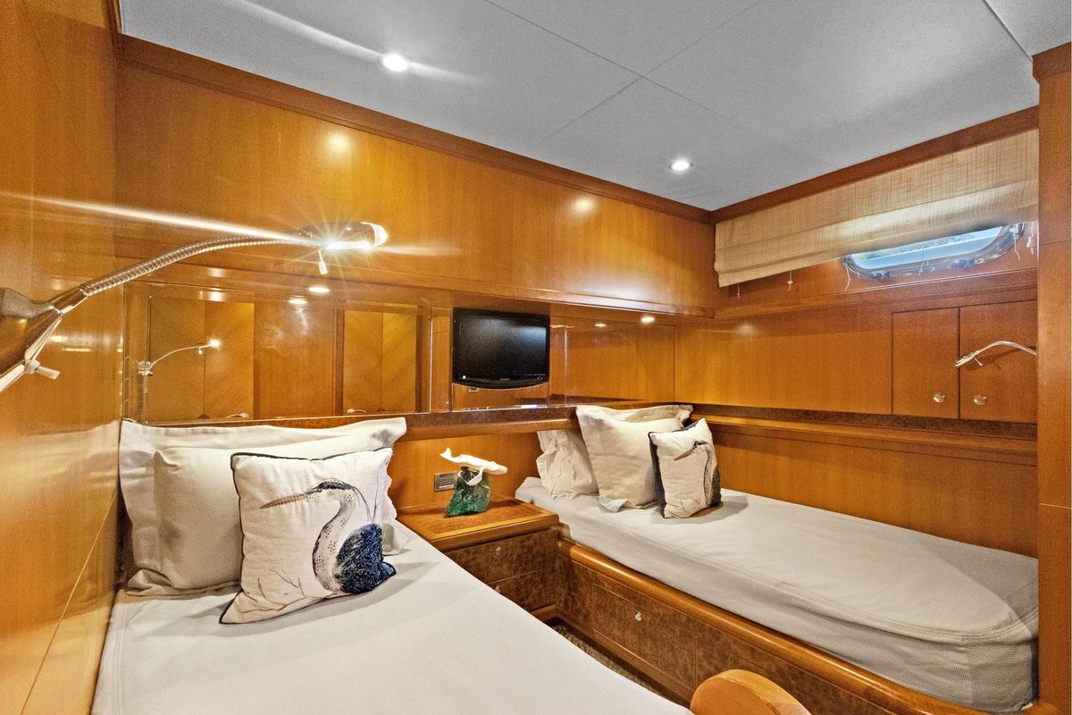 2011 Ocean Alexander 76 