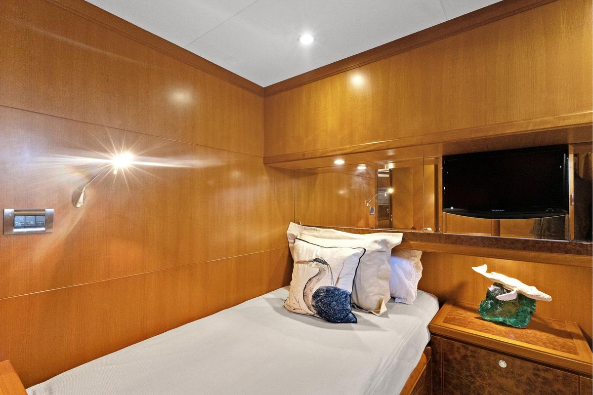 2011 Ocean Alexander 76 