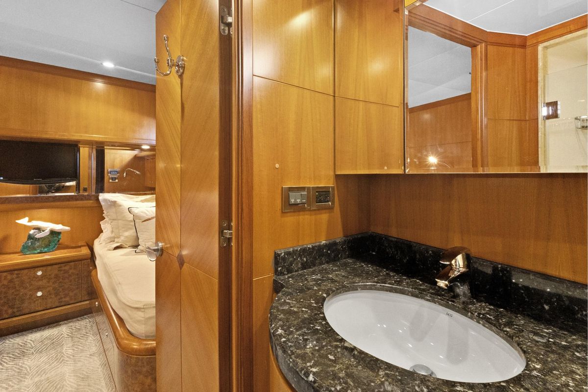 2011 Ocean Alexander 76 