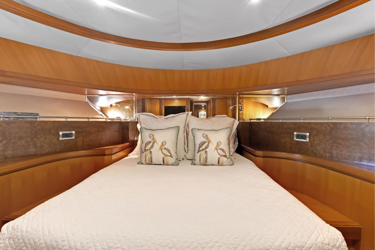 2011 Ocean Alexander 76 