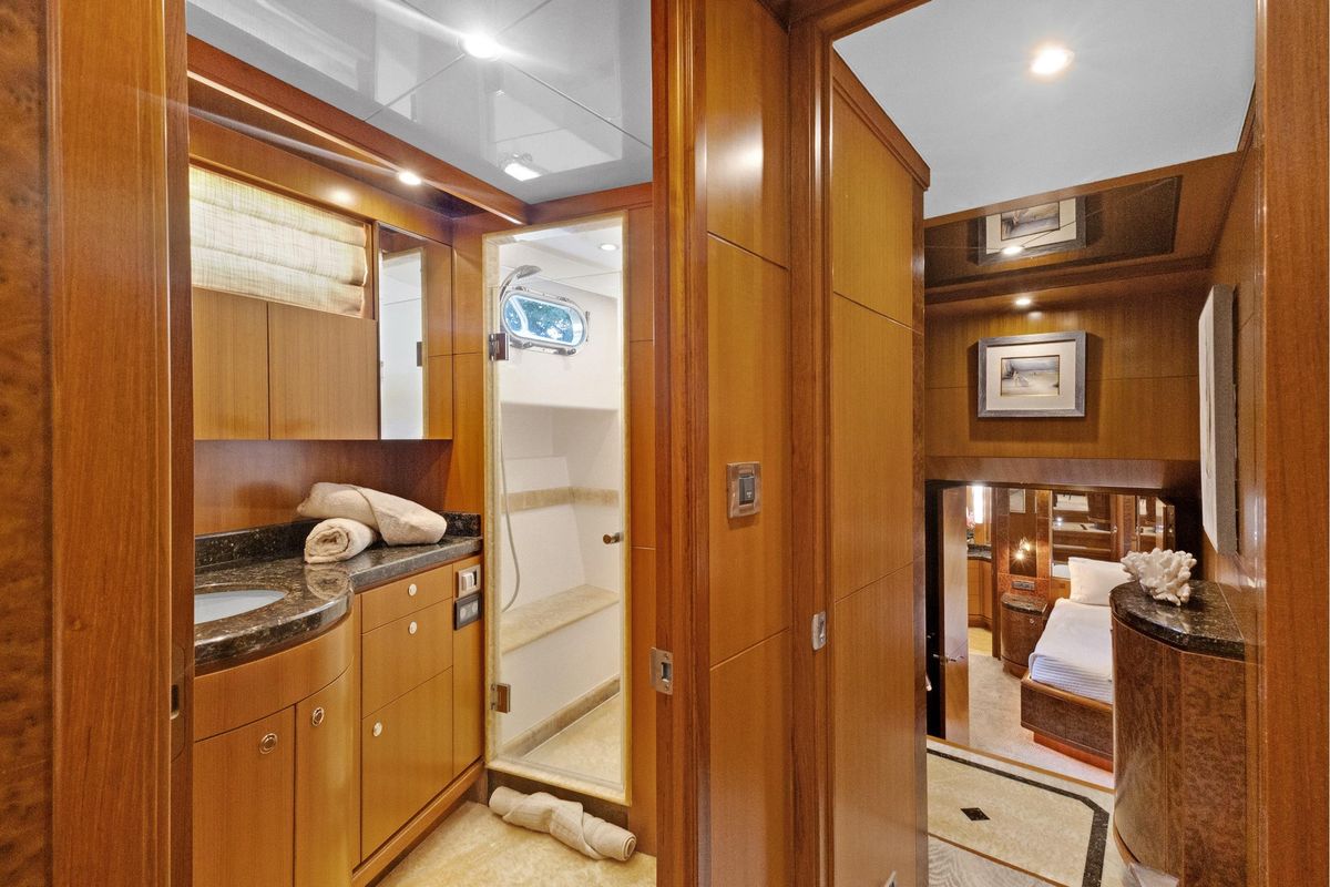 2011 Ocean Alexander 76 