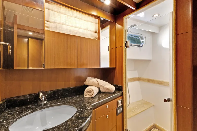 Gail Force Yacht Photos Pics VIP Head