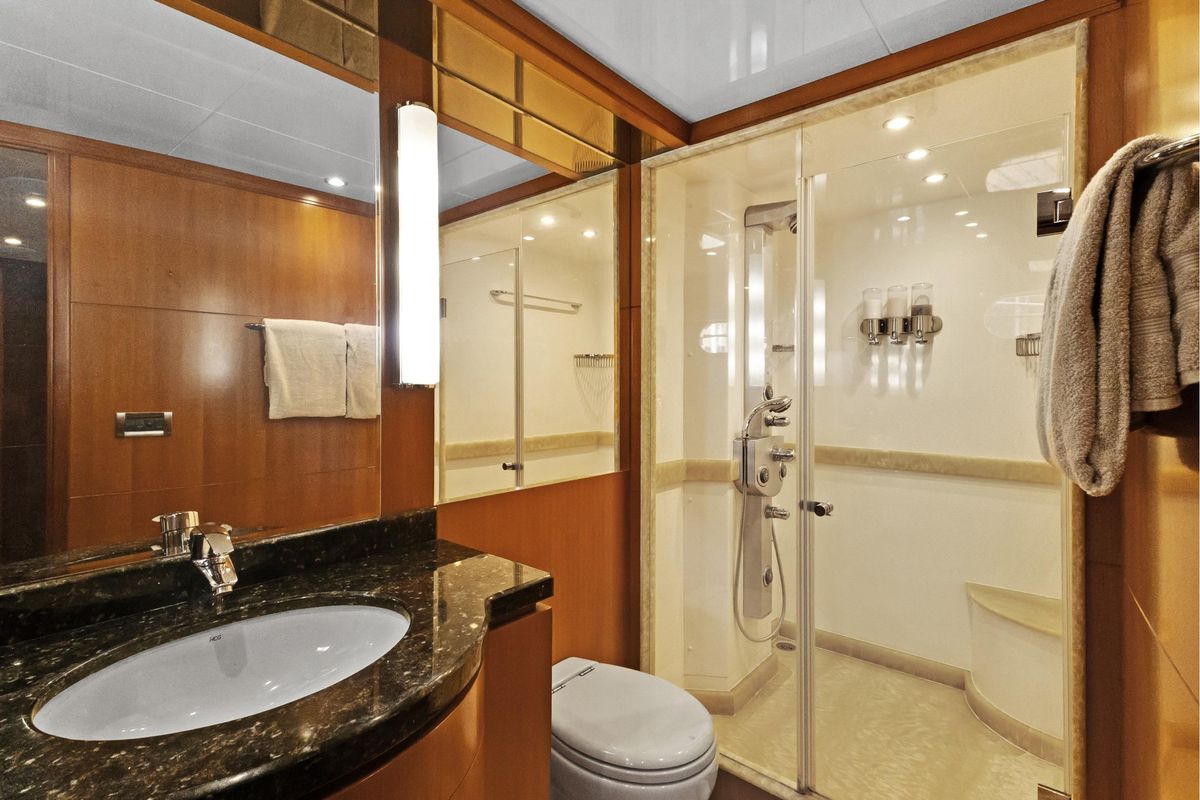 2011 Ocean Alexander 76 