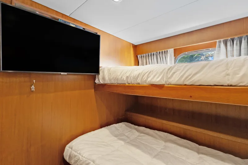 Gail Force Yacht Photos Pics Crew Bunks