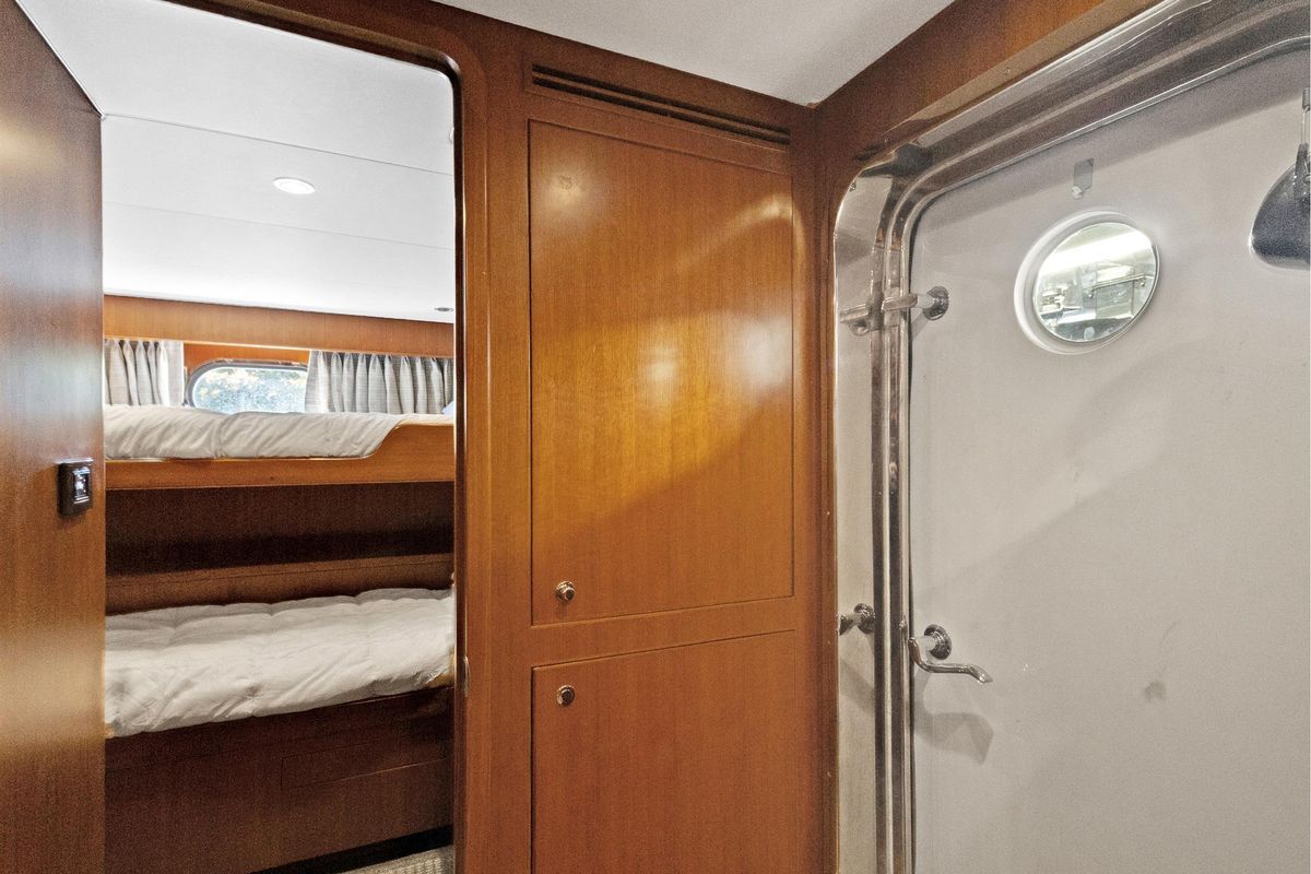 2011 Ocean Alexander 76 