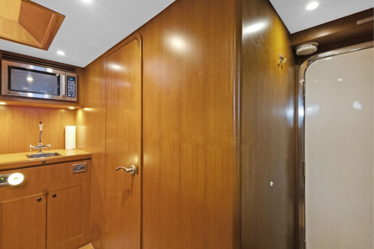 2011 Ocean Alexander 76 