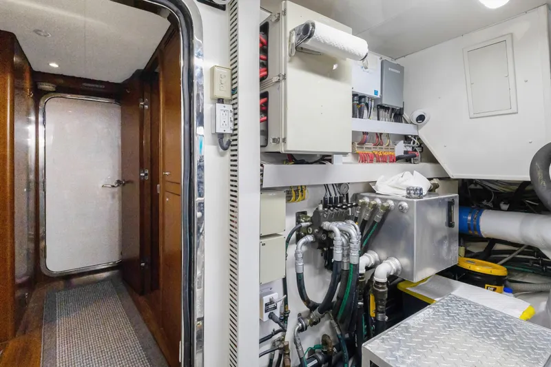 Gail Force Yacht Photos Pics Engine Room