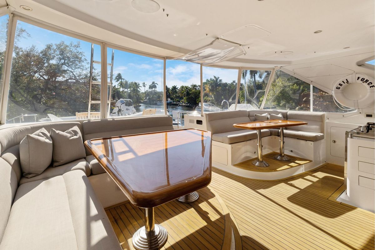 2011 Ocean Alexander 76 