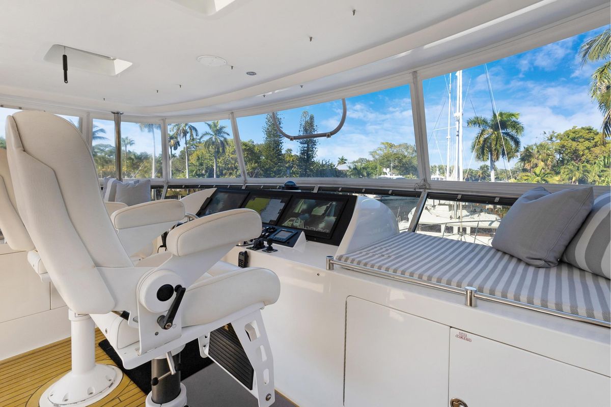 2011 Ocean Alexander 76 