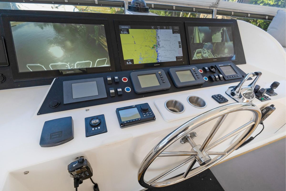 2011 Ocean Alexander 76 