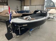 2023 Stout 650 met Suzuki 20 pk.