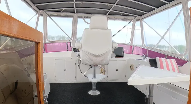 Intoxication Yacht Photos Pics Interior of 1995 Jefferson 48 Rivanna yacht with captain's chair and panoramic windows.