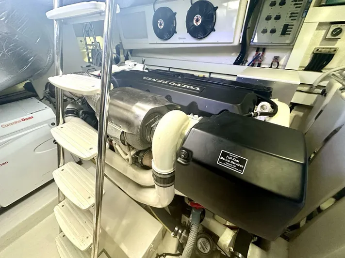 Norfolk Girl Yacht Photos Pics 2018 Riviera 5400 Sport Yacht - Image 43