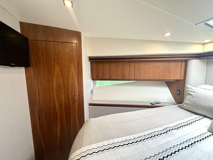 Norfolk Girl Yacht Photos Pics 2018 Riviera 5400 Sport Yacht - Image 30