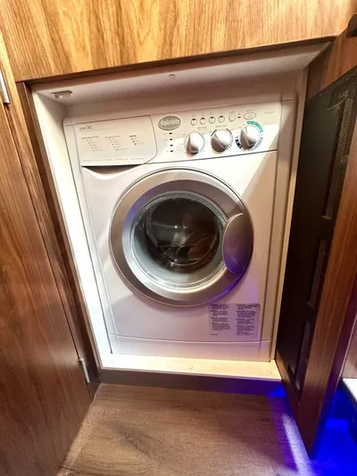 Norfolk Girl Yacht Photos Pics 2018 Riviera 5400 Sport Yacht - Image 41