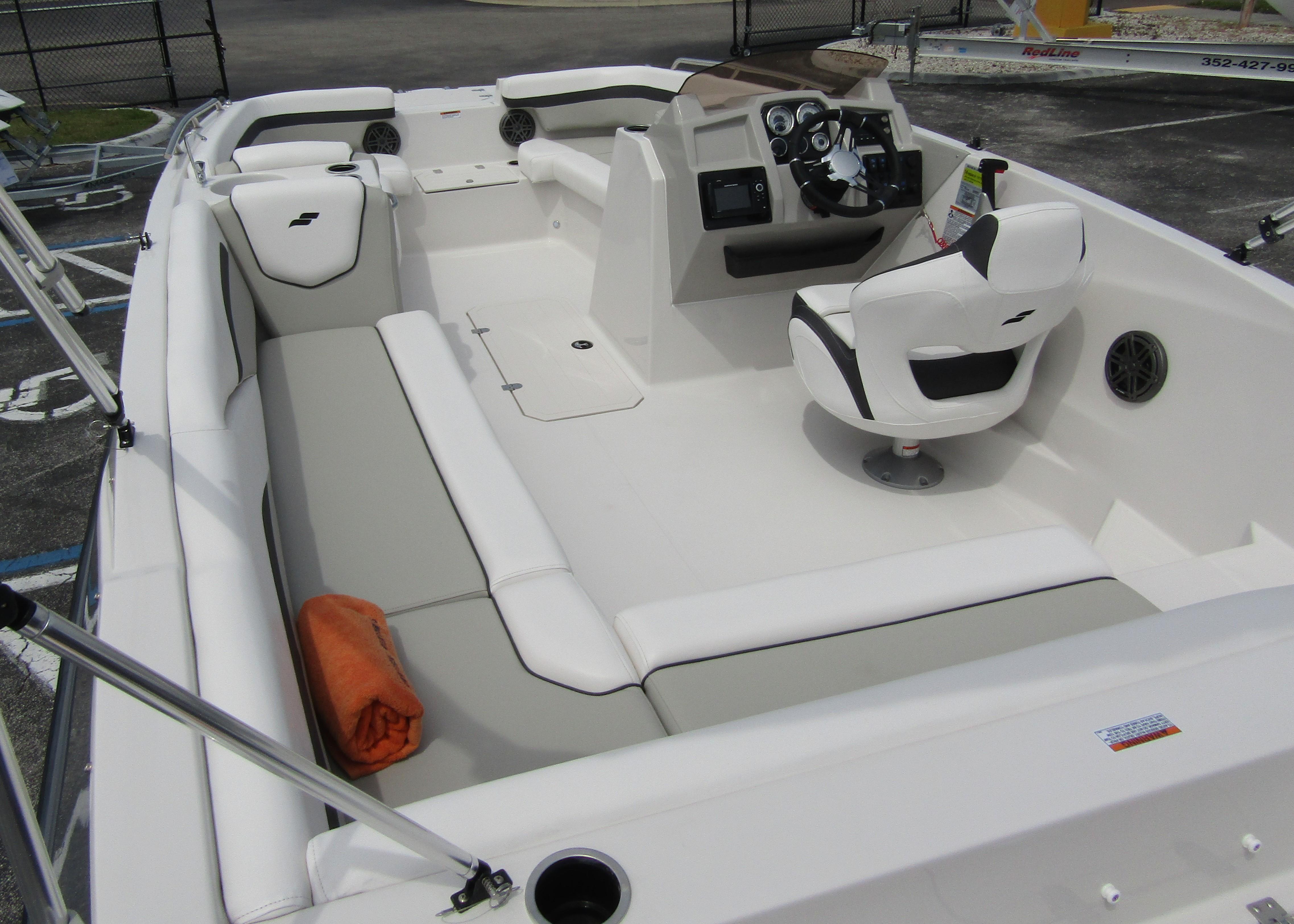 2022 Starcraft Svx 211 Ob Deck Boat For Sale Yachtworld 5049