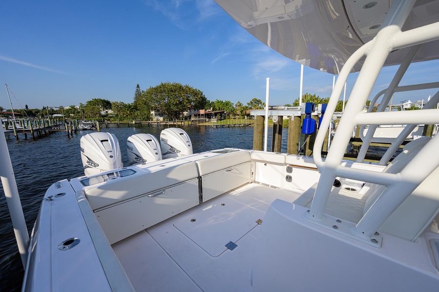 2022 Everglades 395cc