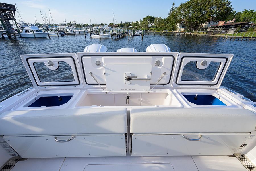 2022 Everglades 395cc