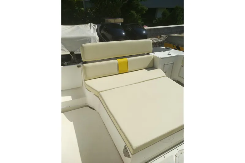 4play Yacht Photos Pics 2013 Fountain 38 Sportfish CC Open Bow with cream seating and dual engines.