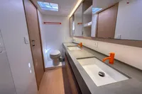 2018 Maxi Dolphin 75