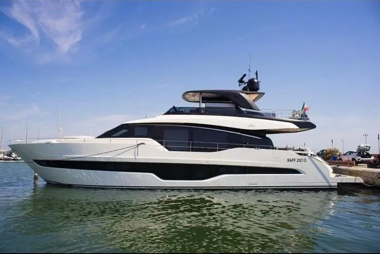 Bionda Yacht Photos Pics 