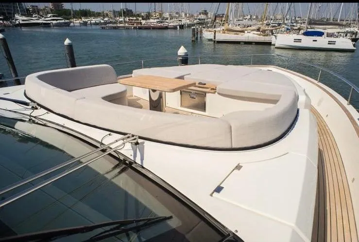 Bionda Yacht Photos Pics 