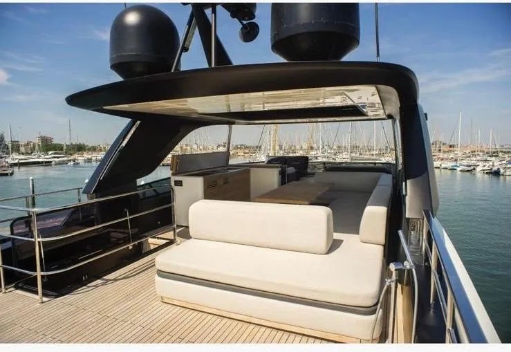 Bionda Yacht Photos Pics 