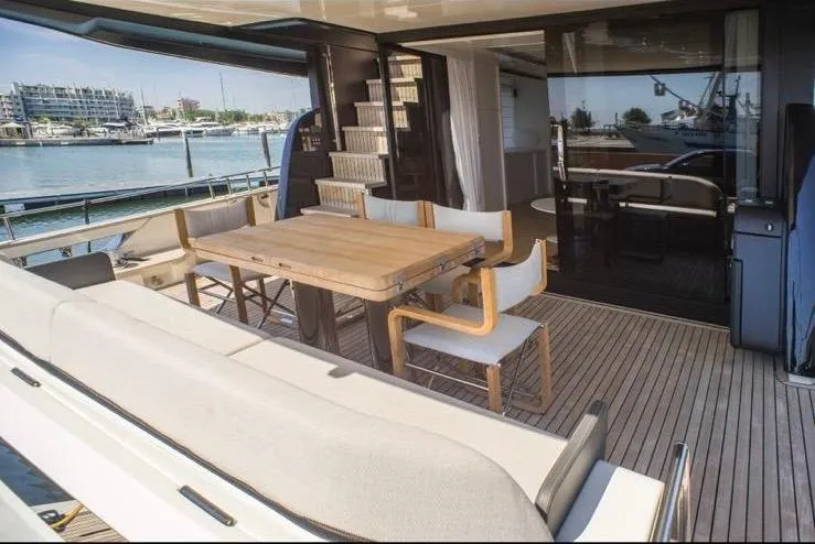 Bionda Yacht Photos Pics 