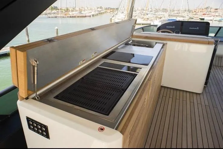 Bionda Yacht Photos Pics 