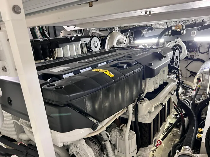 Bionda Yacht Photos Pics 