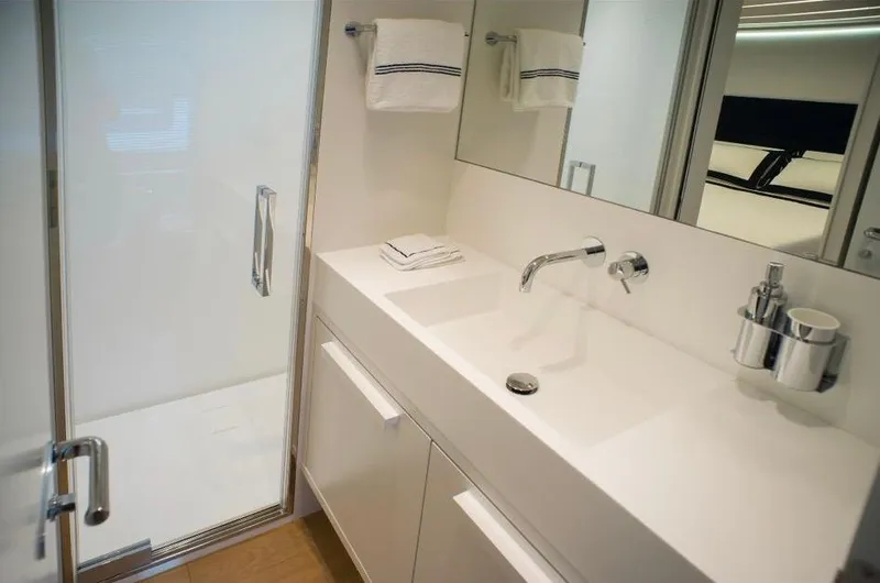 Bionda Yacht Photos Pics 