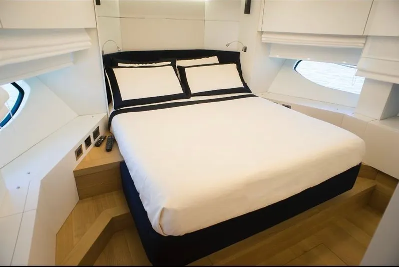 Bionda Yacht Photos Pics 