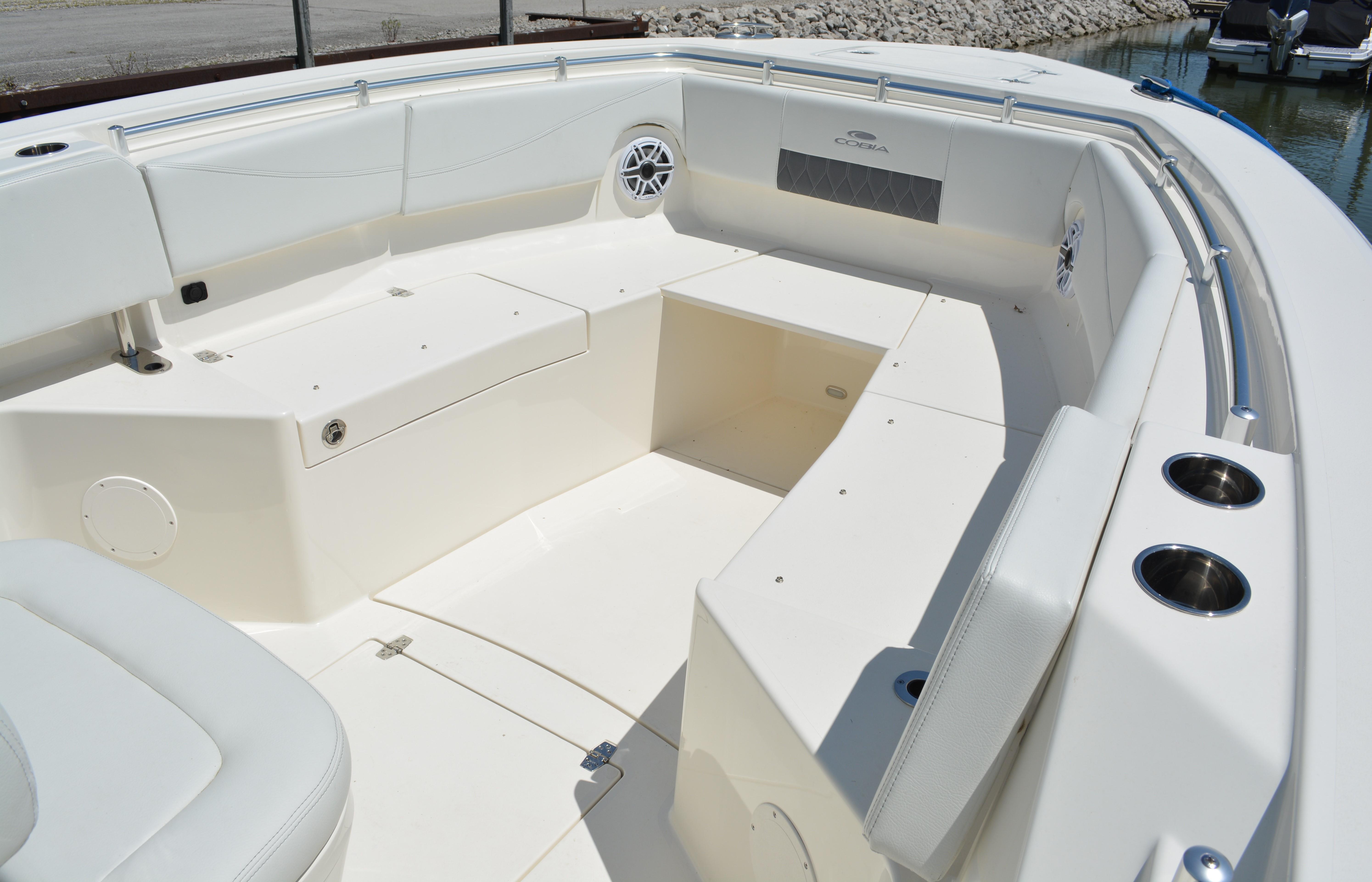 2022 Cobia 320 Center Console