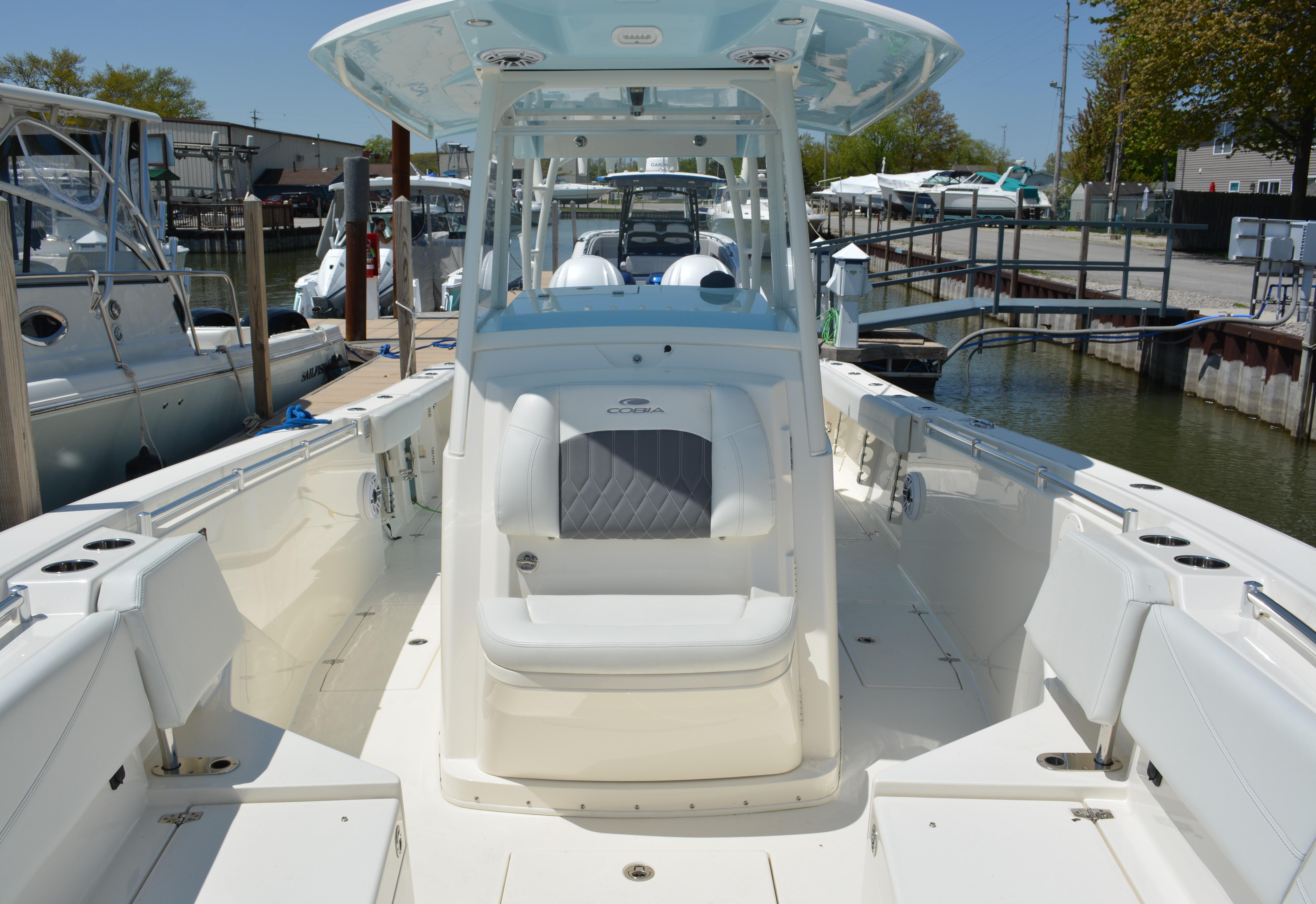 2022 Cobia 320 Center Console